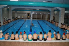 Binlerce çocuğa yüzme eğitimi